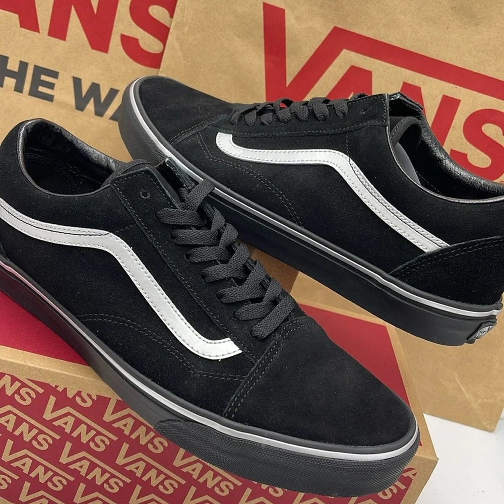 Vans Men’s Black and White Sneakers Old Skool
Metallic Black
VN000CTERMA - Picture 12 of 16